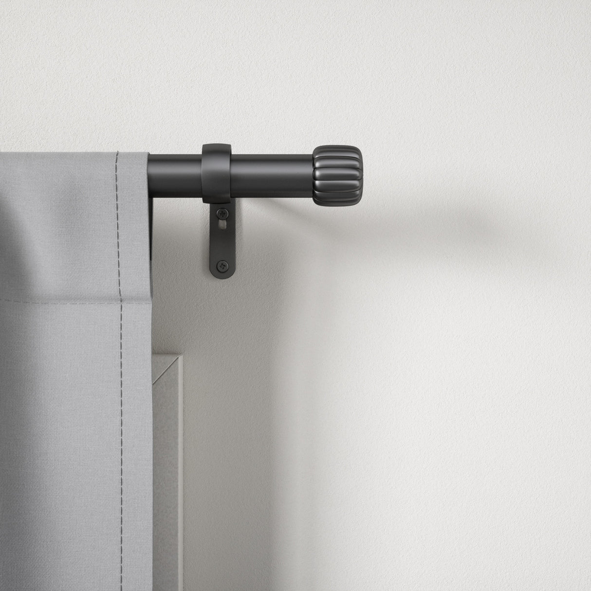 | color: Matte-Black | size: 66-120" (168-305 cm) | diameter: 1" (2.5 cm) | Hover